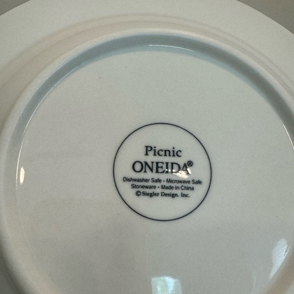 4 Oneida Picnic 10 1/2 inch White Stoneware Rimmed Soup / Salad Bowls exc cond - Picture 2 of 7